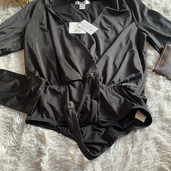 New Revamped black bodysuit in LG - Picture 4 of 5